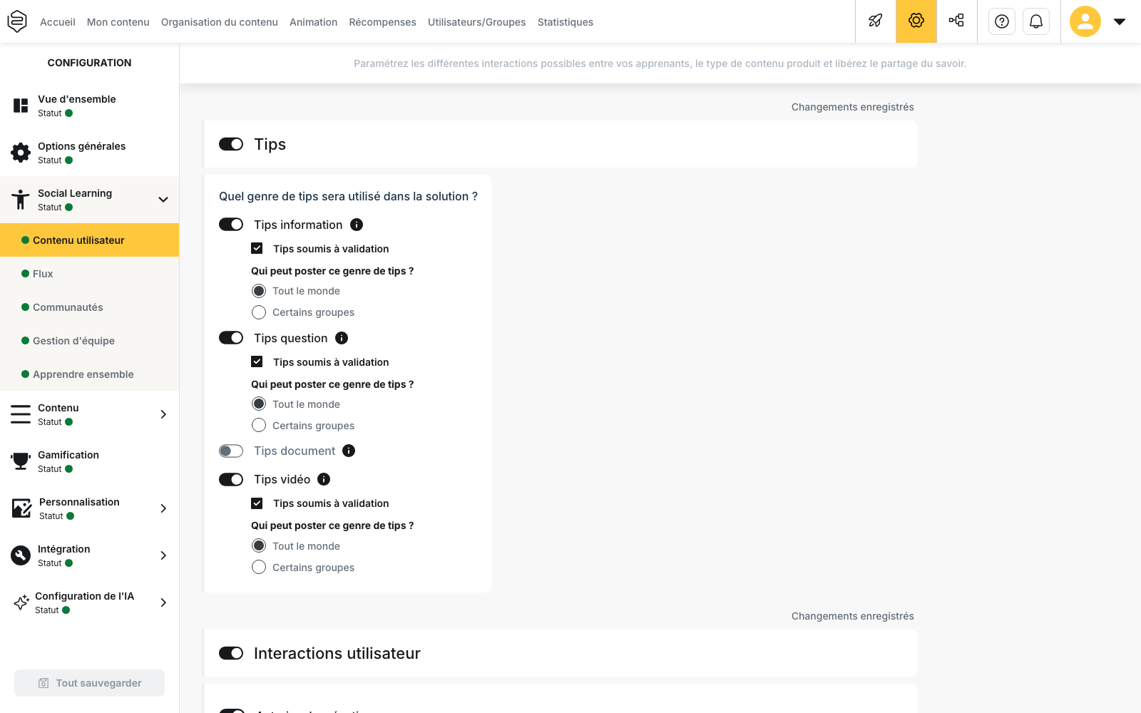 Configuration › Social Learning › Contenu utilisateur : le bloc Tips, avec la case « Tips soumis à validation » cochée type par type
